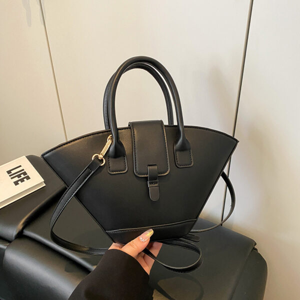 The Seoul Bag in Vegan Leather