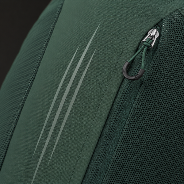 登山包3产品展示图E Hiking backpack front zipper fabric and mesh detail
